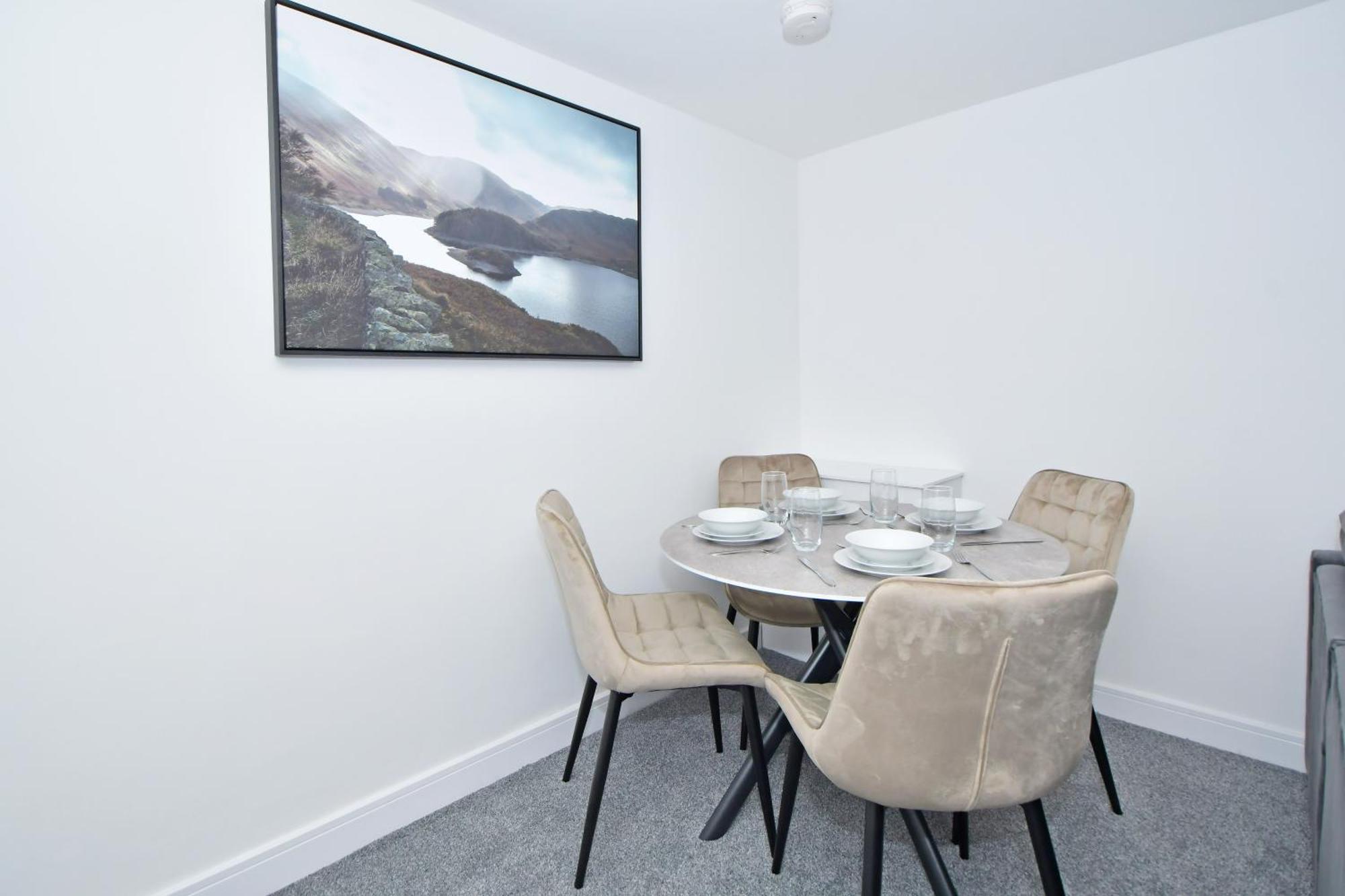 Sapphire Apartments By Yourstays - Luxury 2 Bedroom Apartments In クルー エクステリア 写真