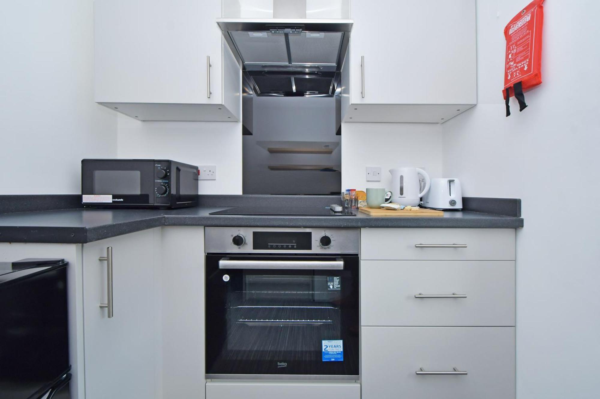 Sapphire Apartments By Yourstays - Luxury 2 Bedroom Apartments In クルー エクステリア 写真