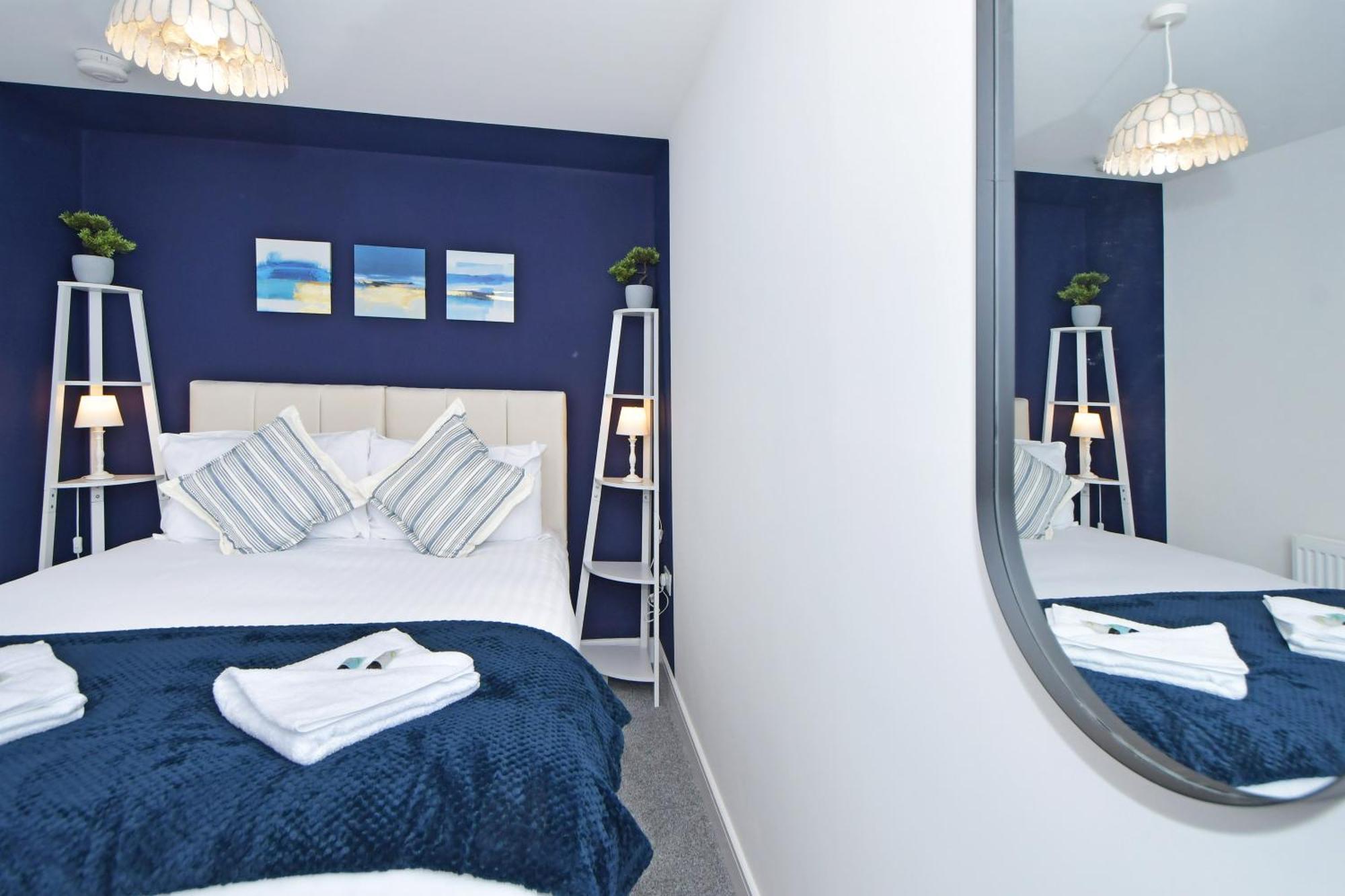 Sapphire Apartments By Yourstays - Luxury 2 Bedroom Apartments In クルー エクステリア 写真