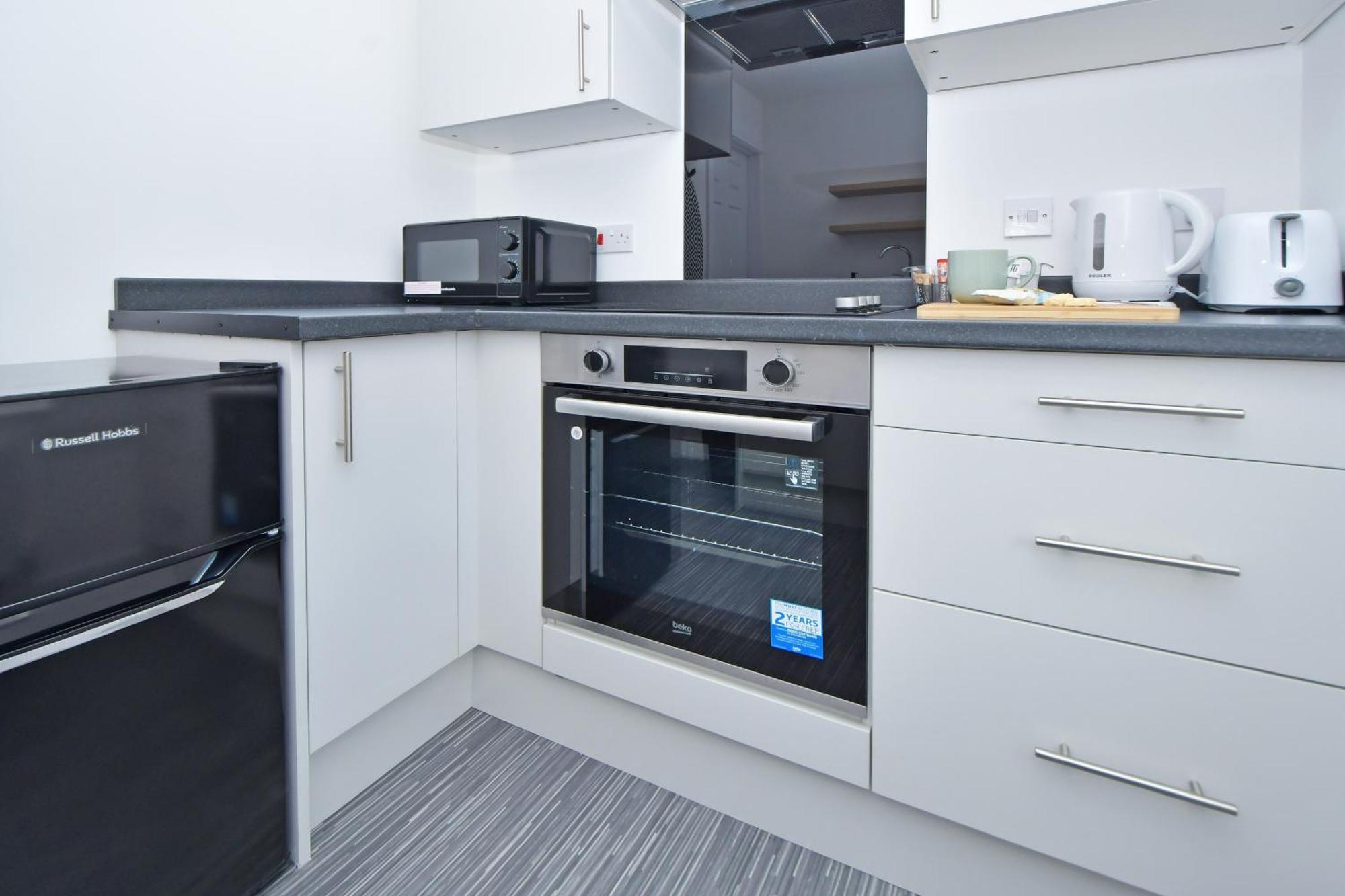Sapphire Apartments By Yourstays - Luxury 2 Bedroom Apartments In クルー エクステリア 写真