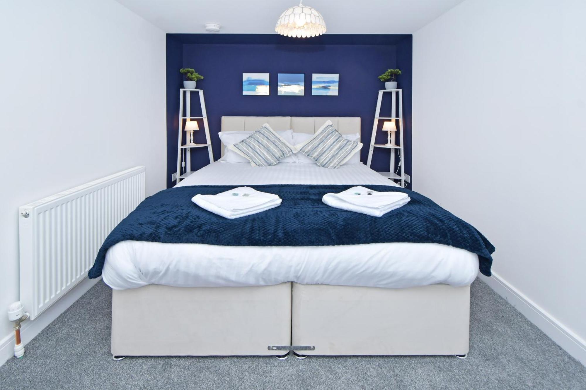 Sapphire Apartments By Yourstays - Luxury 2 Bedroom Apartments In クルー エクステリア 写真
