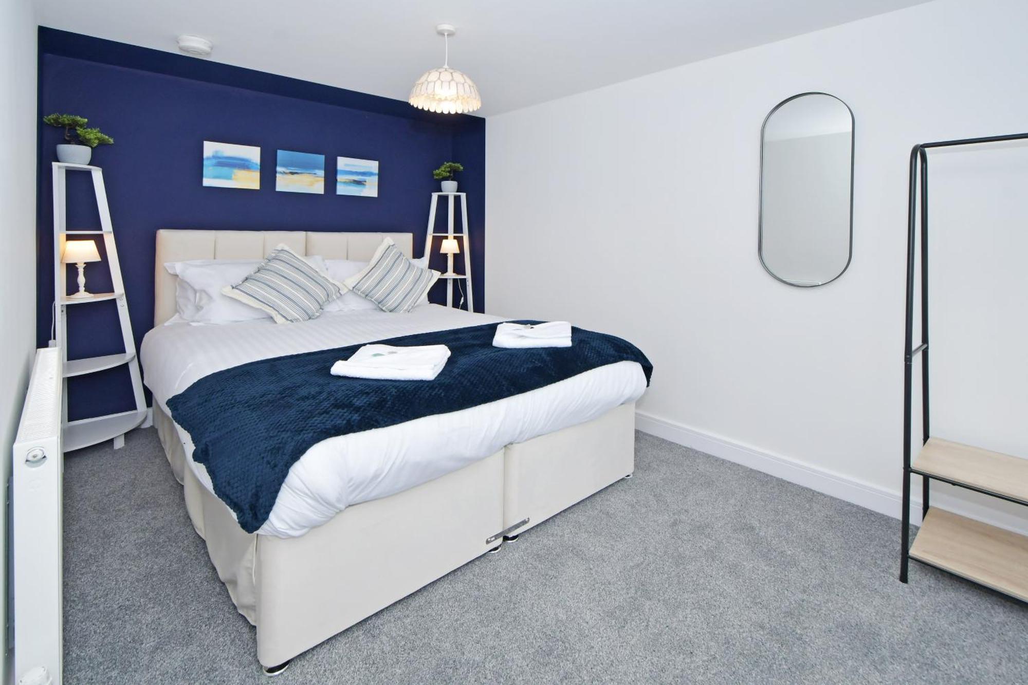 Sapphire Apartments By Yourstays - Luxury 2 Bedroom Apartments In クルー エクステリア 写真