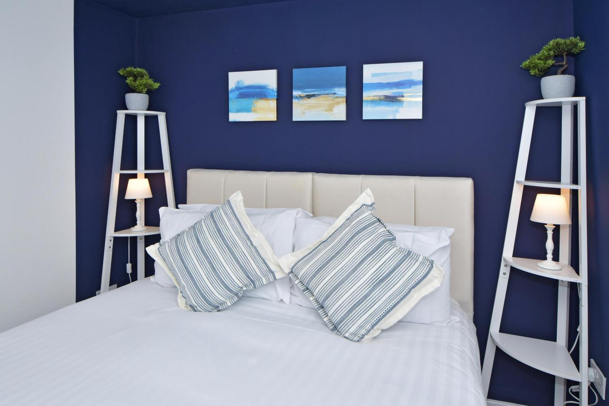 Sapphire Apartments By Yourstays - Luxury 2 Bedroom Apartments In クルー エクステリア 写真