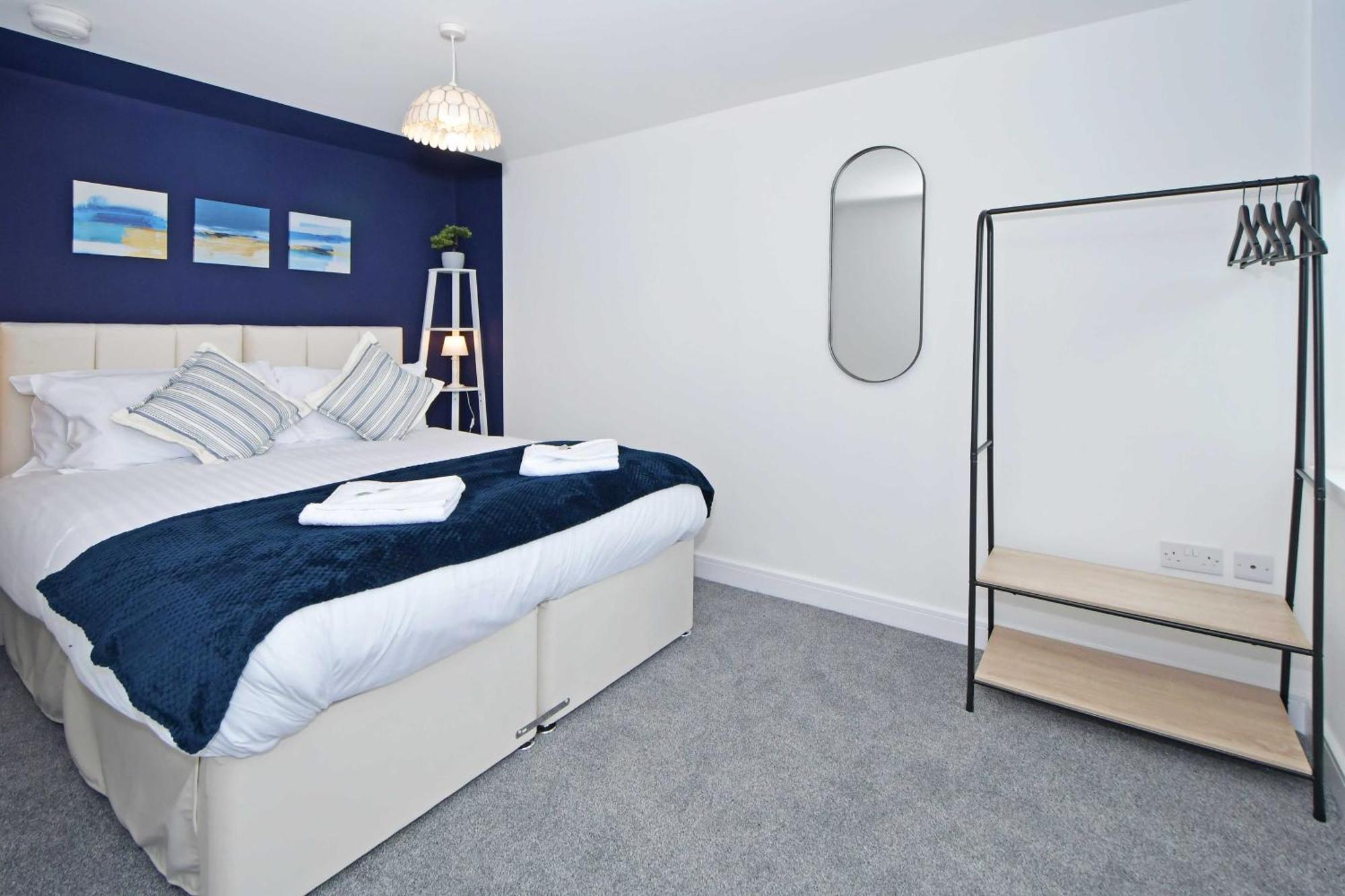 Sapphire Apartments By Yourstays - Luxury 2 Bedroom Apartments In クルー エクステリア 写真