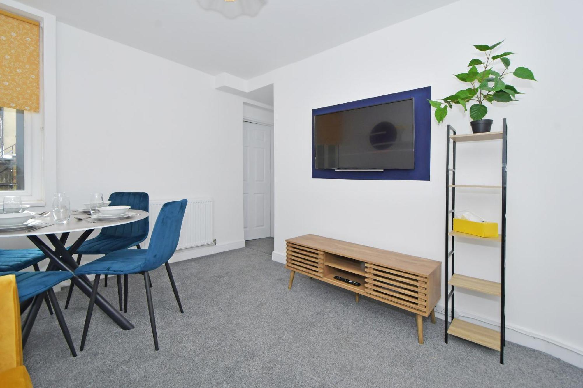 Sapphire Apartments By Yourstays - Luxury 2 Bedroom Apartments In クルー エクステリア 写真
