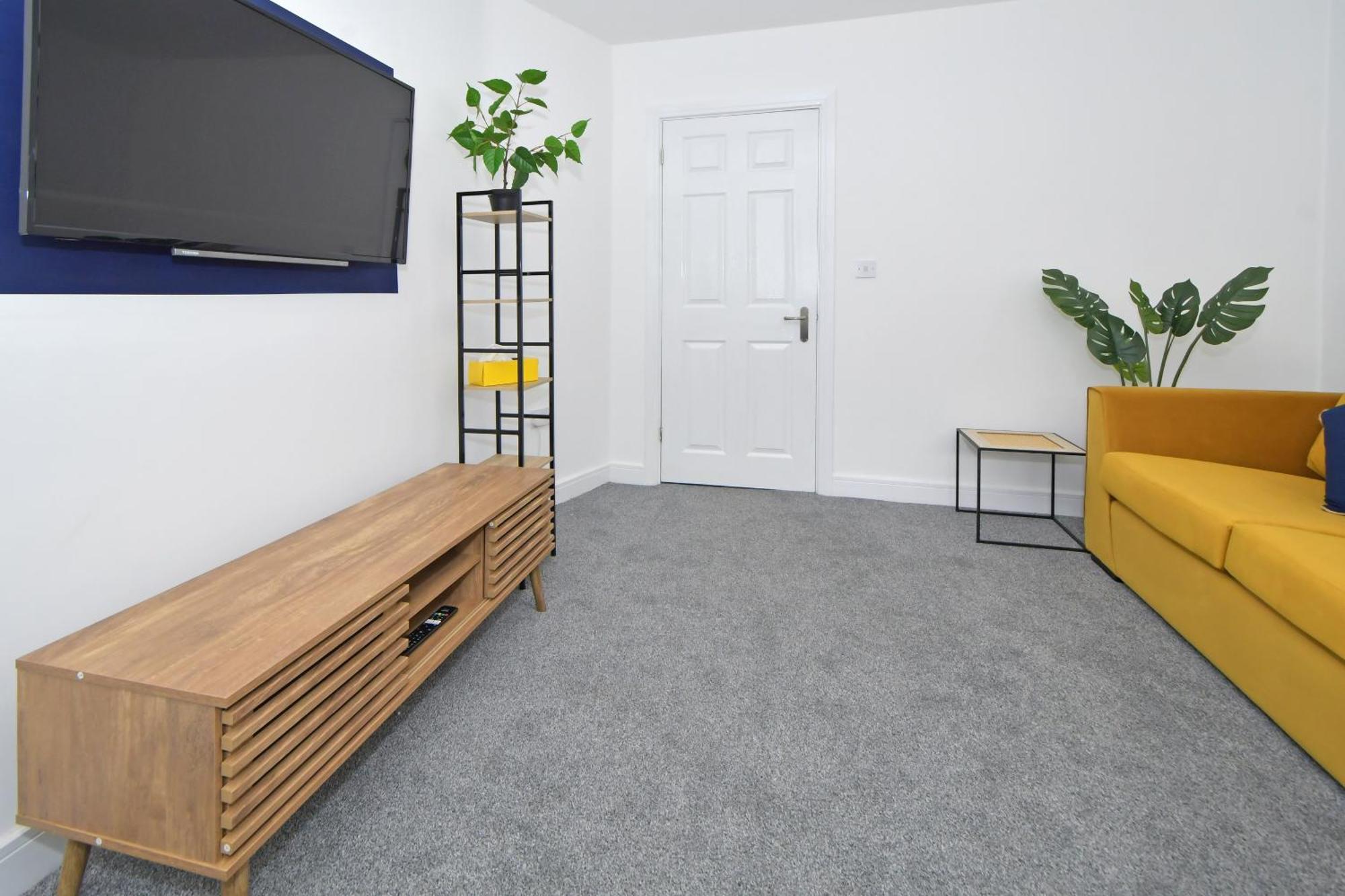 Sapphire Apartments By Yourstays - Luxury 2 Bedroom Apartments In クルー エクステリア 写真