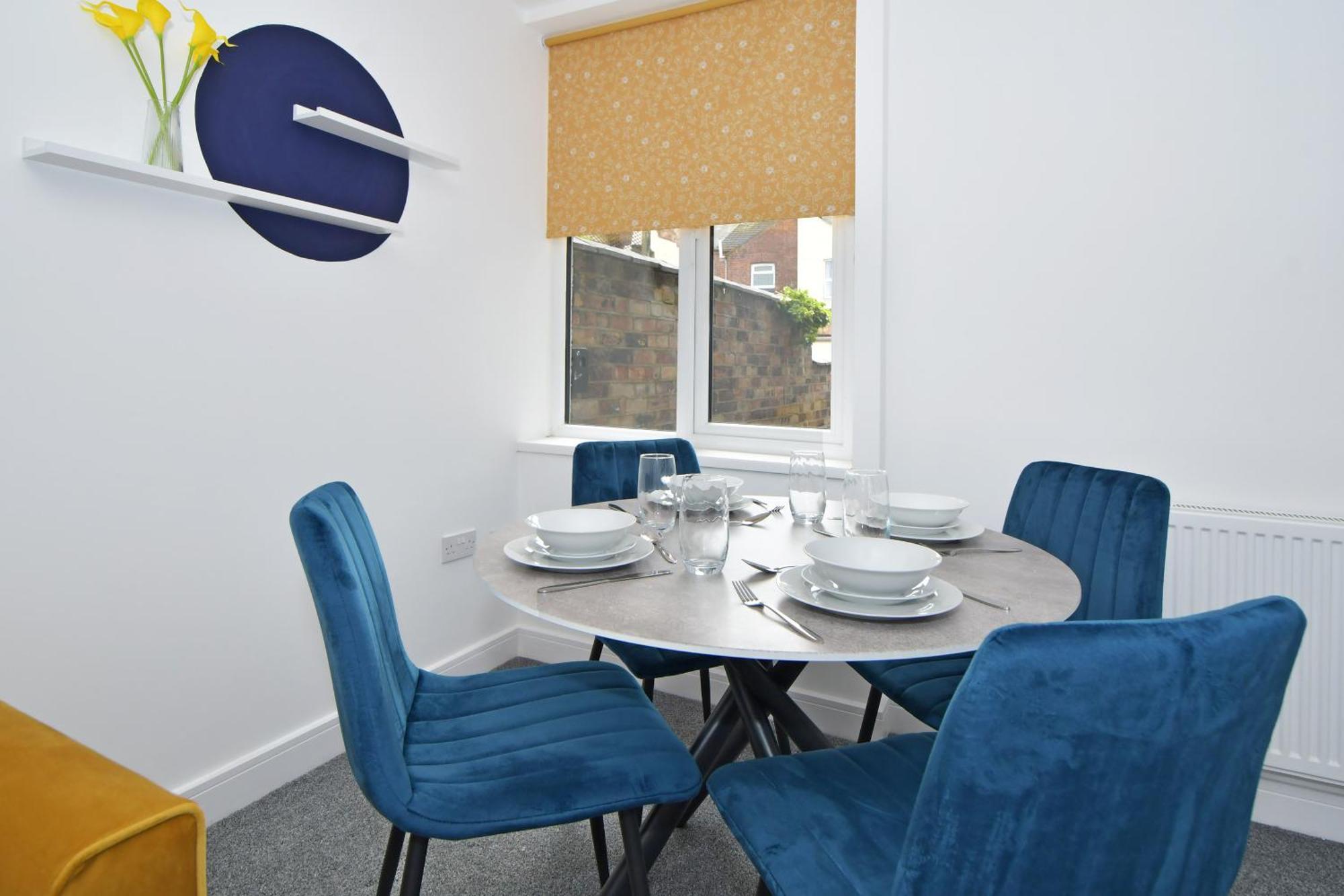Sapphire Apartments By Yourstays - Luxury 2 Bedroom Apartments In クルー エクステリア 写真