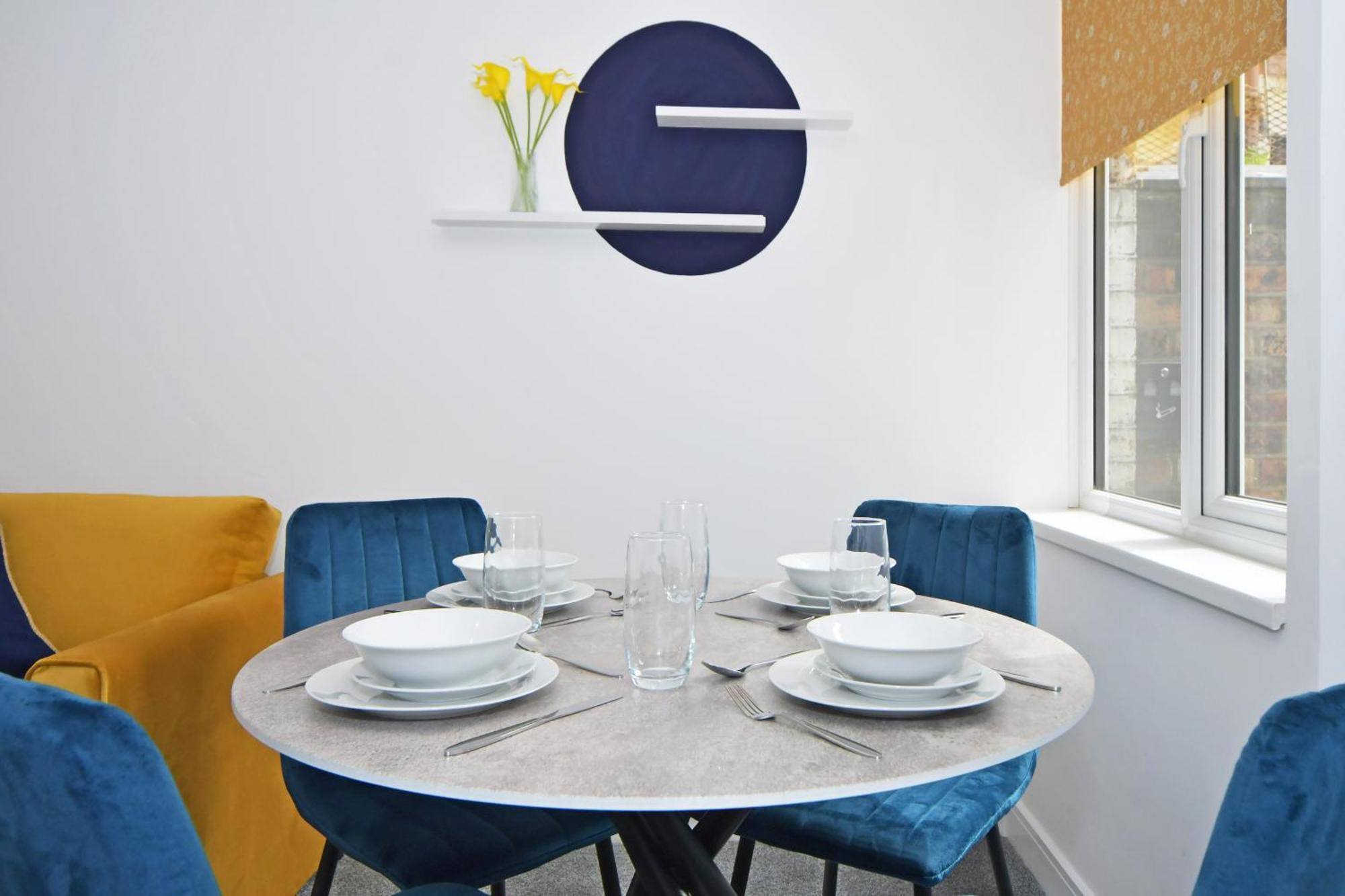 Sapphire Apartments By Yourstays - Luxury 2 Bedroom Apartments In クルー エクステリア 写真
