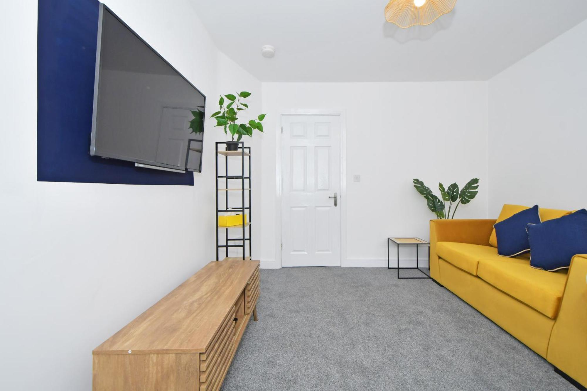Sapphire Apartments By Yourstays - Luxury 2 Bedroom Apartments In クルー エクステリア 写真