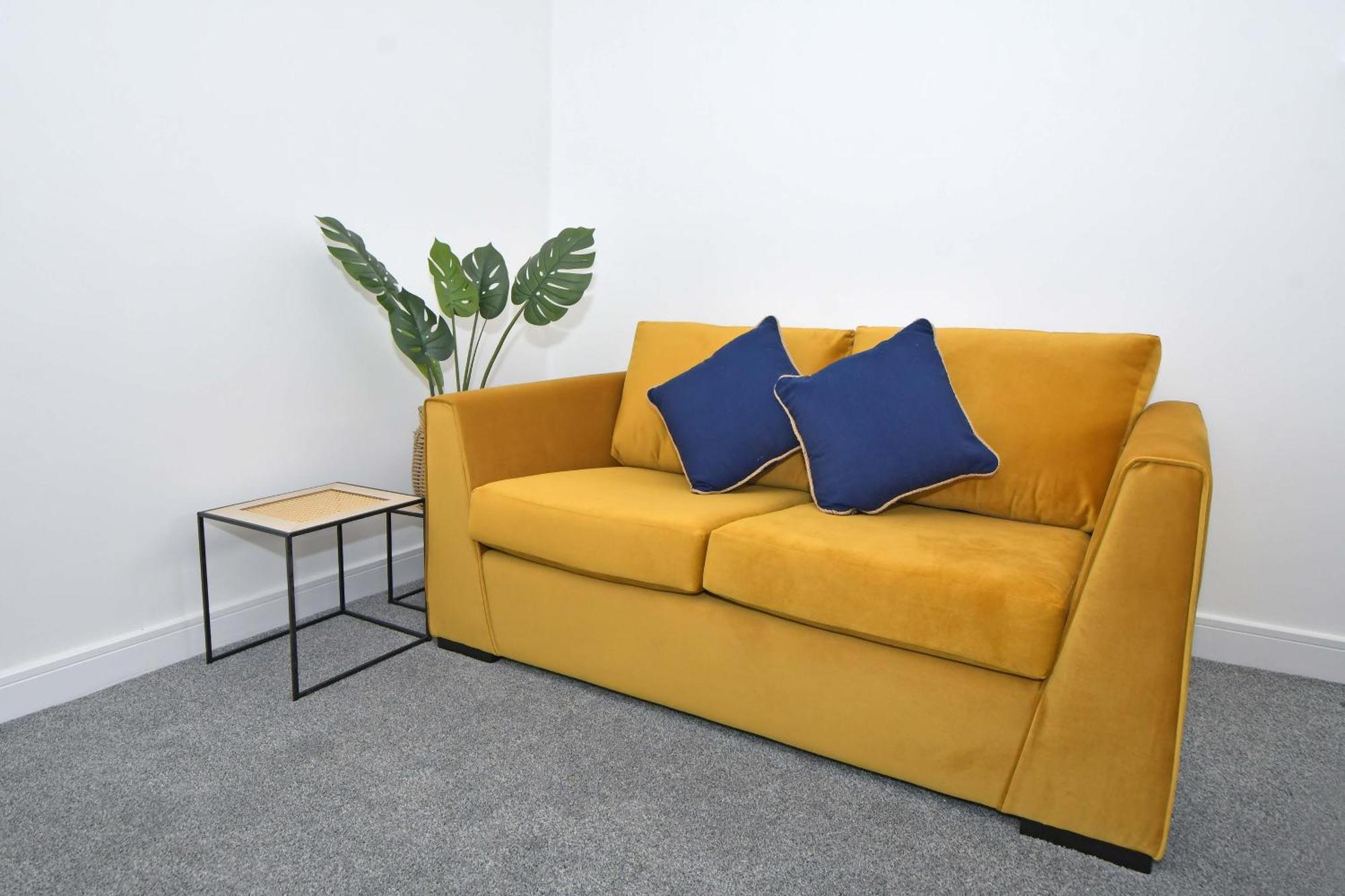 Sapphire Apartments By Yourstays - Luxury 2 Bedroom Apartments In クルー エクステリア 写真