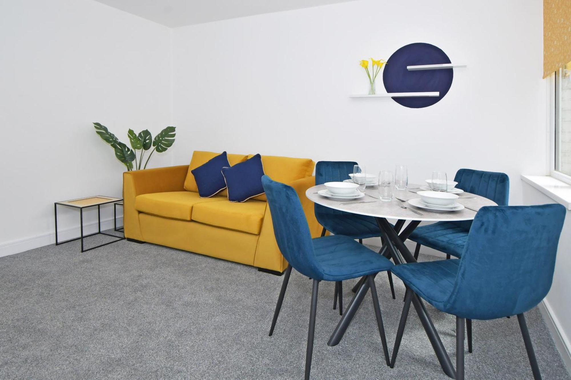 Sapphire Apartments By Yourstays - Luxury 2 Bedroom Apartments In クルー エクステリア 写真