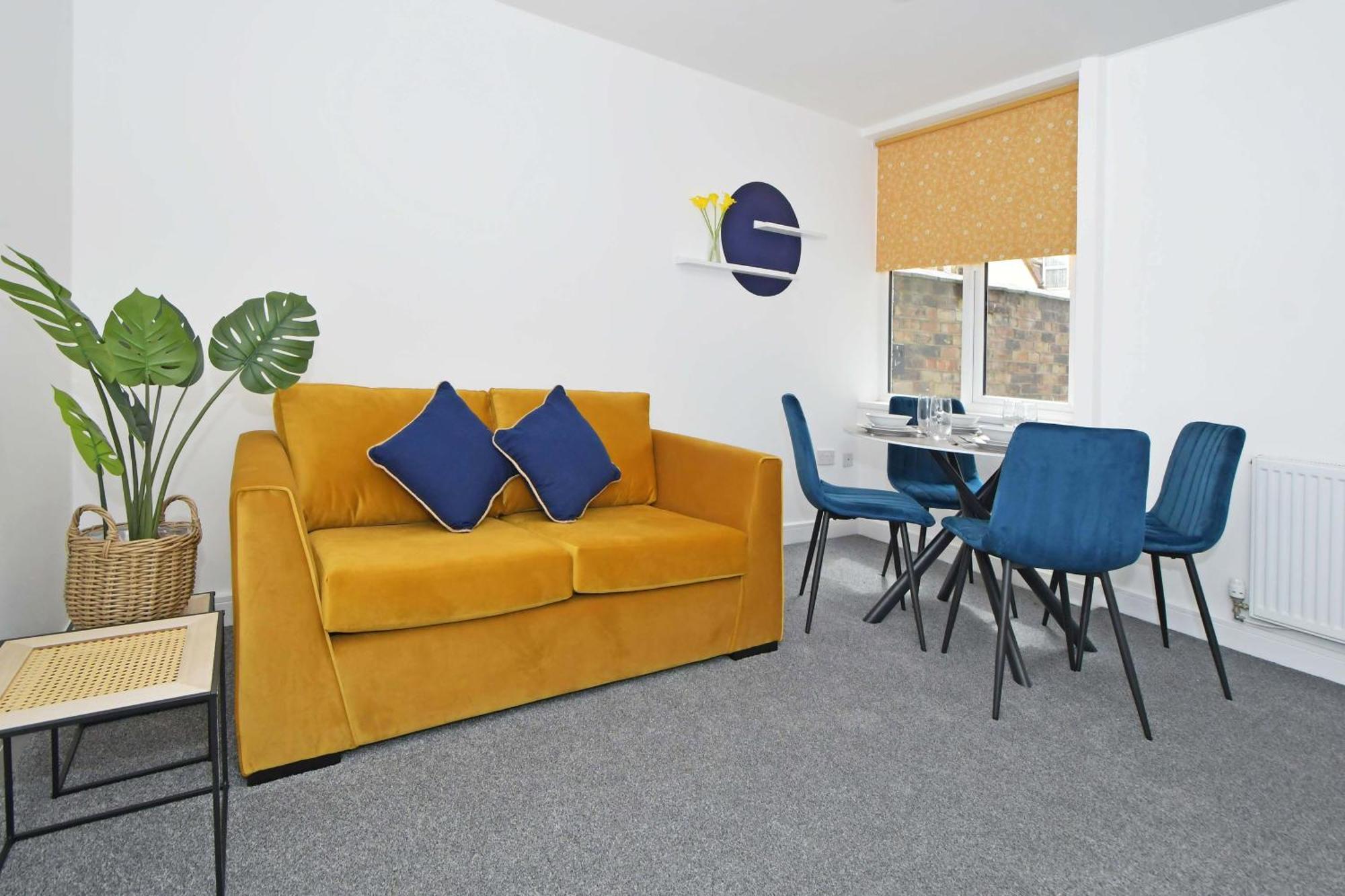 Sapphire Apartments By Yourstays - Luxury 2 Bedroom Apartments In クルー エクステリア 写真